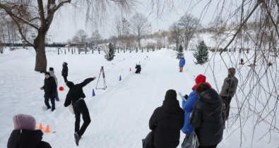 «Сила есть? Берите валенок!» Необычный зимний чемпионат прошел в Могилеве