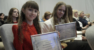 Мэр Могилева вручил благодарности и памятные подарки почти 40 представителям молодежи города