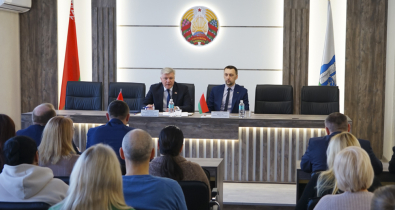 ЕДИ и прием граждан провел первый заместитель председателя горисполкома Игорь Бушлеков в ЖРЭУ Октябрьского района