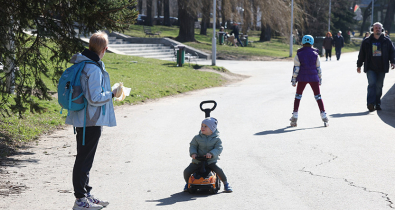 Положен ли дополнительный свободный день родителю, воспитывающему двоих детей до 16 лет, рассказали в Минтруда