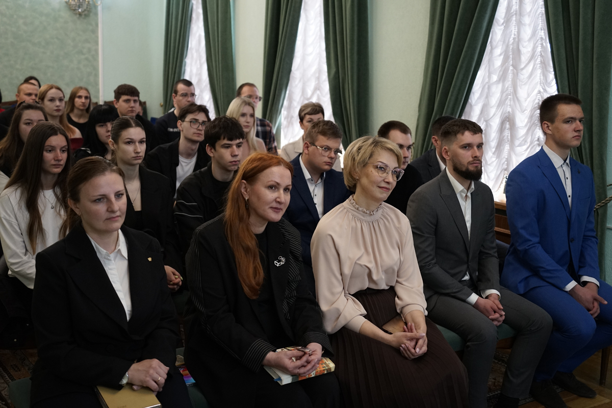 Председатель горисполкома встретился с молодыми специалистами строительной сферы
