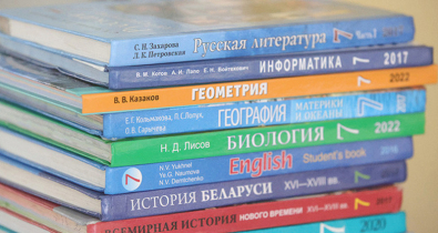 Сколько будет стоить пользование школьными учебниками, рассказали в Минобразования