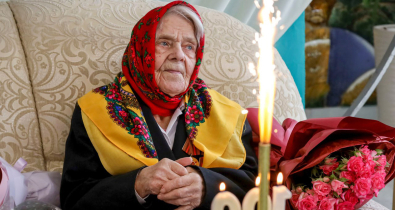 Жительницу Могилева тепло поздравили с 100-летним юбилеем и вручили новый паспорт