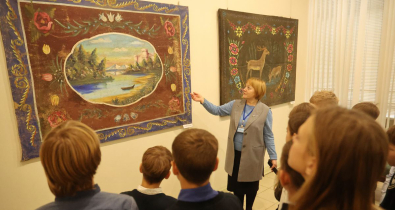 Самобытная выставка ковров-картин белорусских авторов открылась в Могилеве